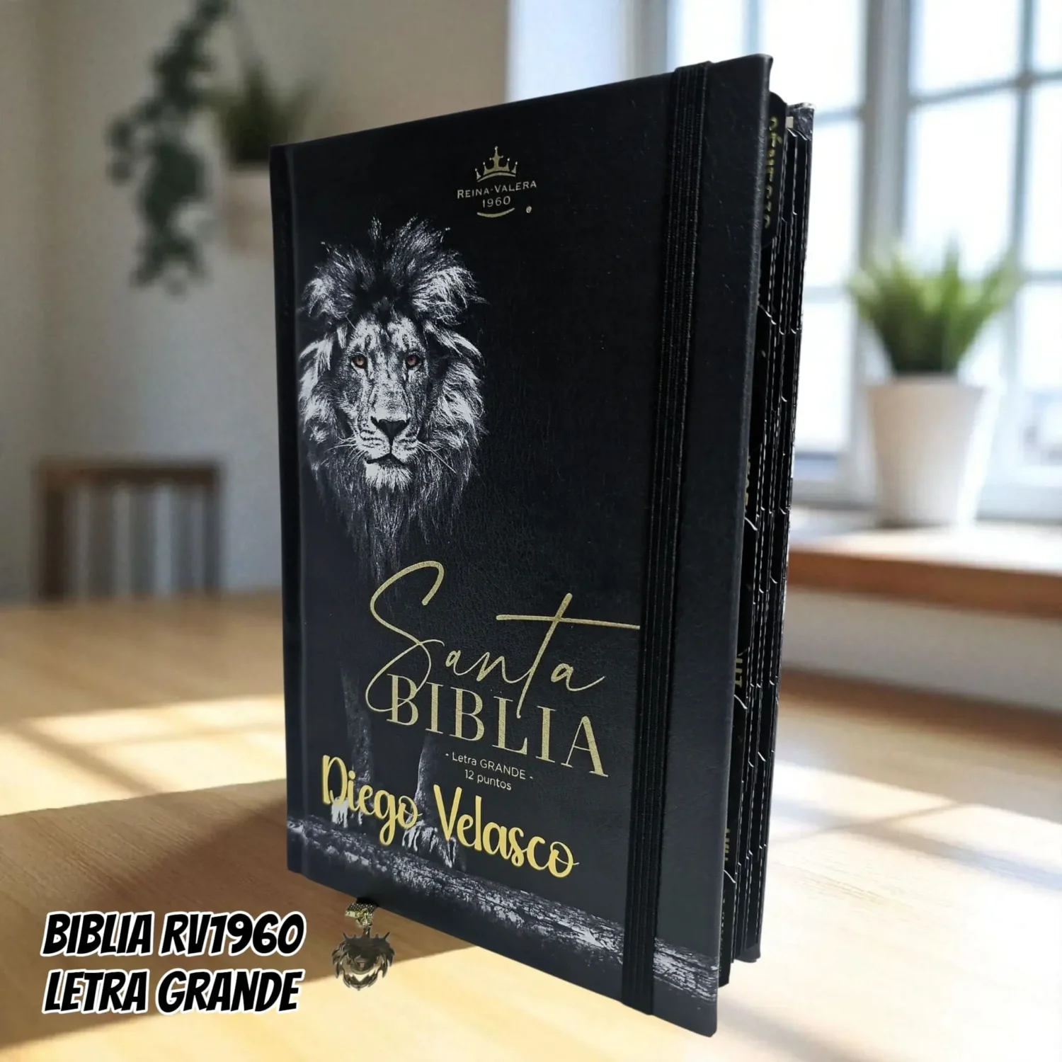 Biblia Personalizada de León - Letra Grande de 12 Puntos - Reina Valera 1960 - Tamaño Manual - Tapa Dura - Español