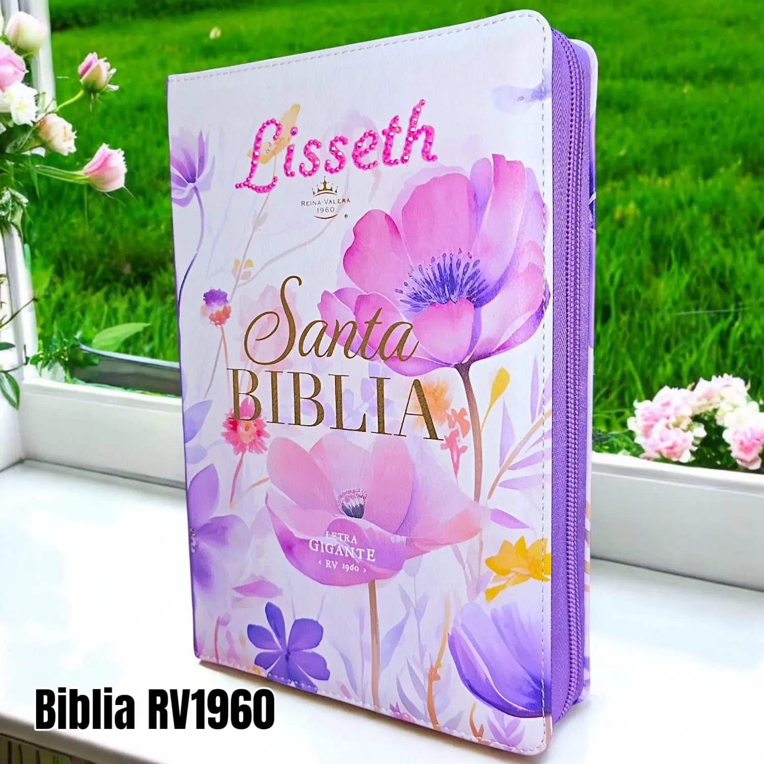 Biblia Personalizada Morada Floral - Letra Gigante de 14 Puntos - Reina Valera 1960 - Tamaño Manual con Cierre - Español - Nombre con Piedrería