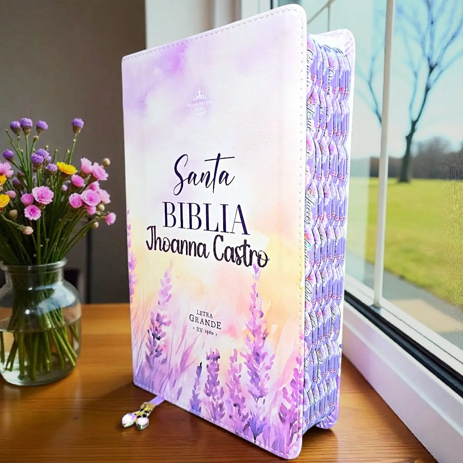 Biblia Personalizada Morada con Pinos - Letra Grande de 12 Puntos - Reina Valera 1960 - Tamaño Manual - Español