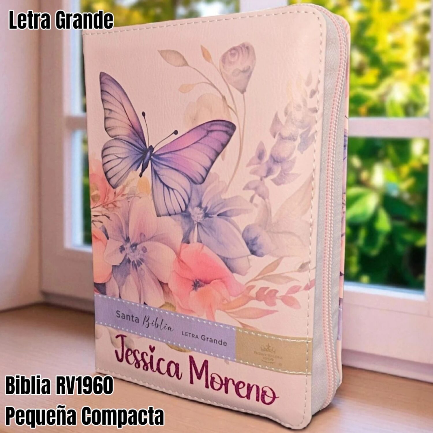 Biblia Personalizada Rosa de Mariposa - Letra Grande de 12 Puntos - Reina Valera 1960 - Tamaño Compacta con Cierre - Español