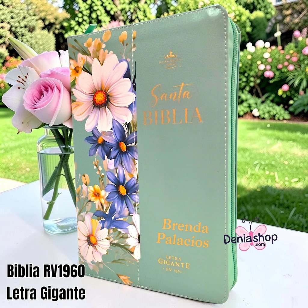 Biblia Personalizada Verde Salvia - Letra Gigante de 14 Puntos - Reina Valera 1960 - Tamaño Regular con Cierre - Español