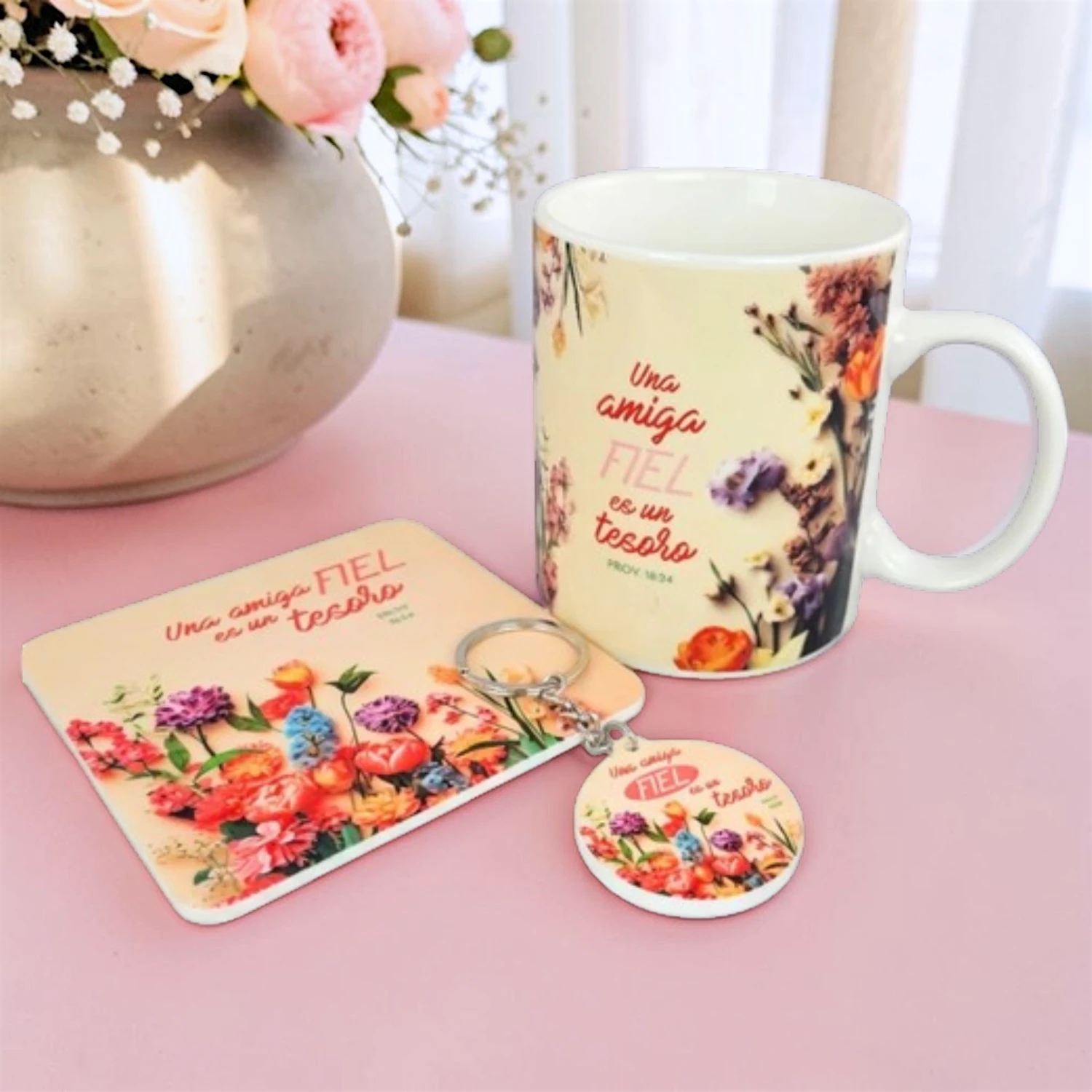 Pack Taza, Llavero, y Posavasos: Una amiga fiel - Proverbios 18:24