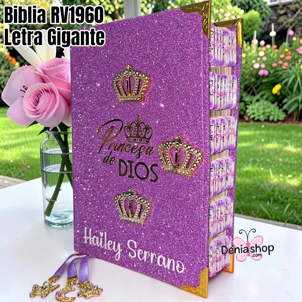 Biblia Personalizada Morada Brillosa Princesa de Dios con Coronas – Letra Gigante de 14 Puntos – Reina Valera 1960 – Tamaño Manual – Español