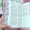 Biblia Personalizada Primaveral Rosada - Letra Grande de 12 Puntos - Reina Valera 1960 - Tamaño Compacta con Cierre - Español