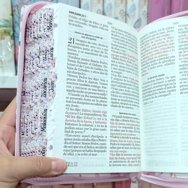 Biblia Personalizada Primaveral Rosada - Letra Grande de 12 Puntos - Reina Valera 1960 - Tamaño Compacta con Cierre - Español