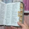 Biblia Personalizada Primaveral Beige Ceniza Floral - Letra Grande de 12 Puntos - Reina Valera 1960 - Tamaño Compacta con Cierre - Español
