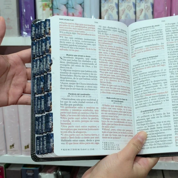 Biblia Personalizada de Águila - Letra Grande de 12 Puntos - Reina Valera 1960 - Tamaño  Regular - Español