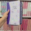 Biblia Personalizada Morada con Mariposas - Letra Grande de 12 Puntos - Reina Valera 1960 - Tamaño Regular con Cierre - Español