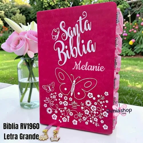226360.jpg Biblia Personalizada Roja con Mariposa - Letra Grande de 12 Puntos - Reina Valera 1960 - Tamaño Compacta - Español