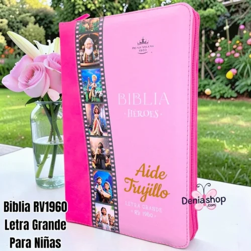243562.jpg Biblia Personalizada Héroes de la Fe Rosada para Niñas - Letra Grande de 12 Puntos - Reina Valera 1960 - Tamaño Regular con Cierre - Español