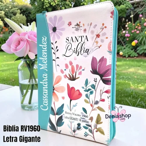 Biblia Personalizada Verde Aqua Floral - Letra Gigante de 14 Puntos - Reina Valera 1960 - Tamaño Regular con Cierre - Español