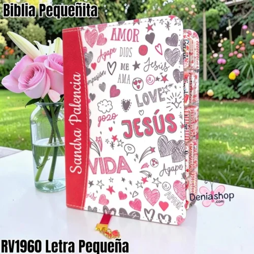 510443.jpg Biblia Personalizada Pequeñita Roja - Letra Pequeña de 8 Puntos - Reina Valera 1960 - Tamaño Bolsillo - Español