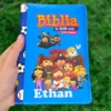 Biblia Personalizada Azul para Niños con Imágenes Ilustradas - Mi Gran Viaje - Letra Estandar de 10 Puntos - Reina Valera 1960 – Tamaño Compacta - Español